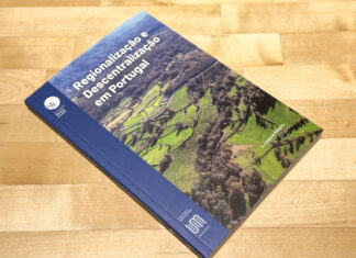 Boticas capa de livro sobre a regionalização em Portugal